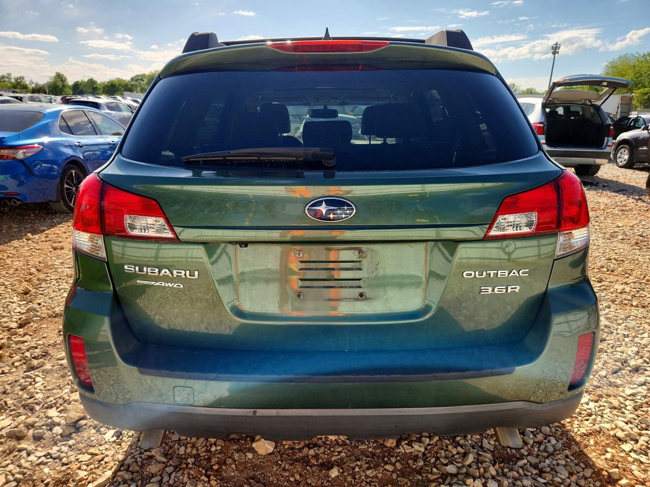2011 SUBARU OUTBACK 3.6R LIMITED photo 11