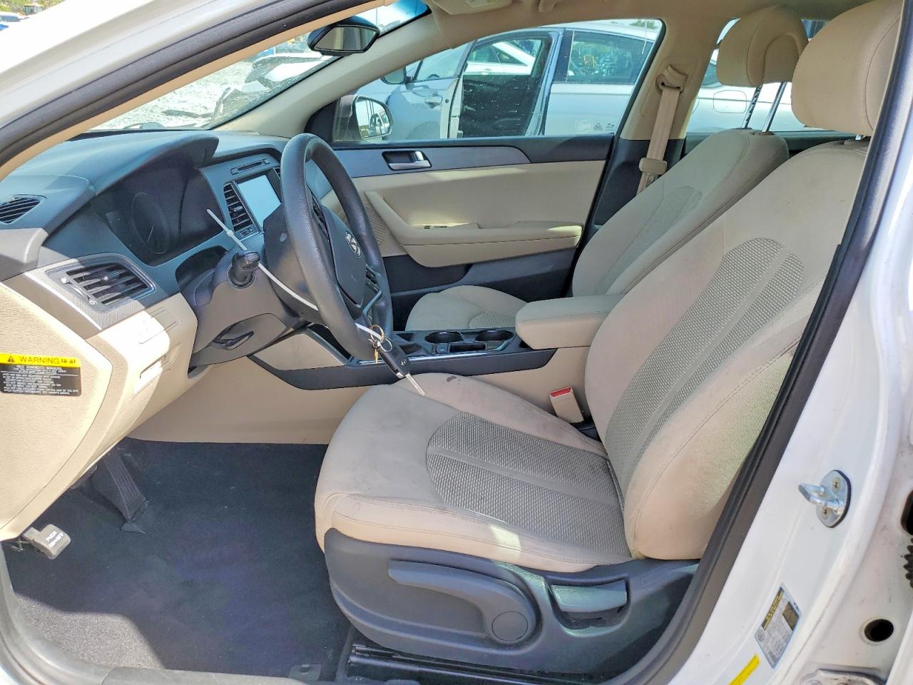 2017 HYUNDAI SONATA SE photo 19