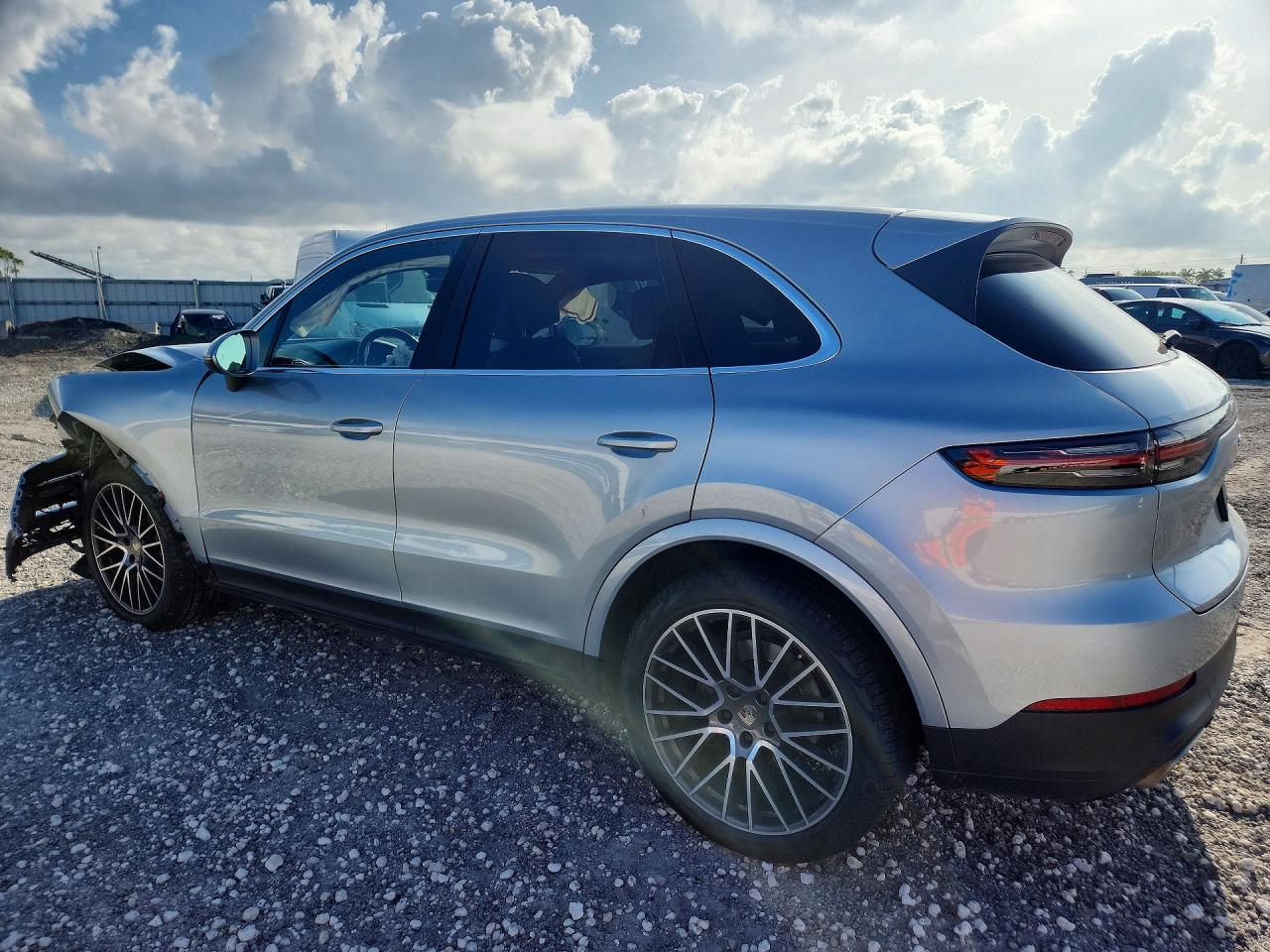 2020 PORSCHE CAYENNE photo 3