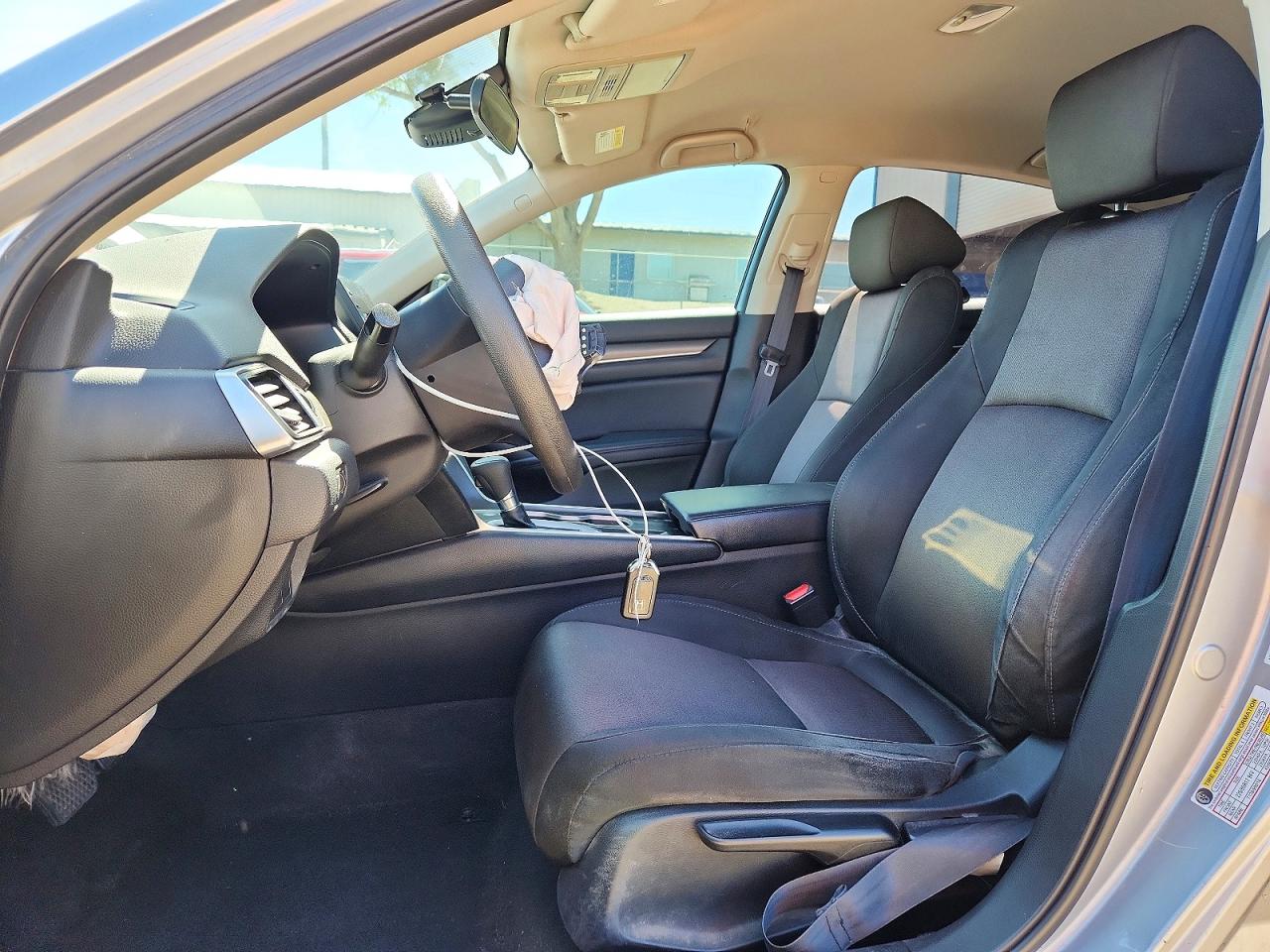 2018 HONDA ACCORD LX photo 13