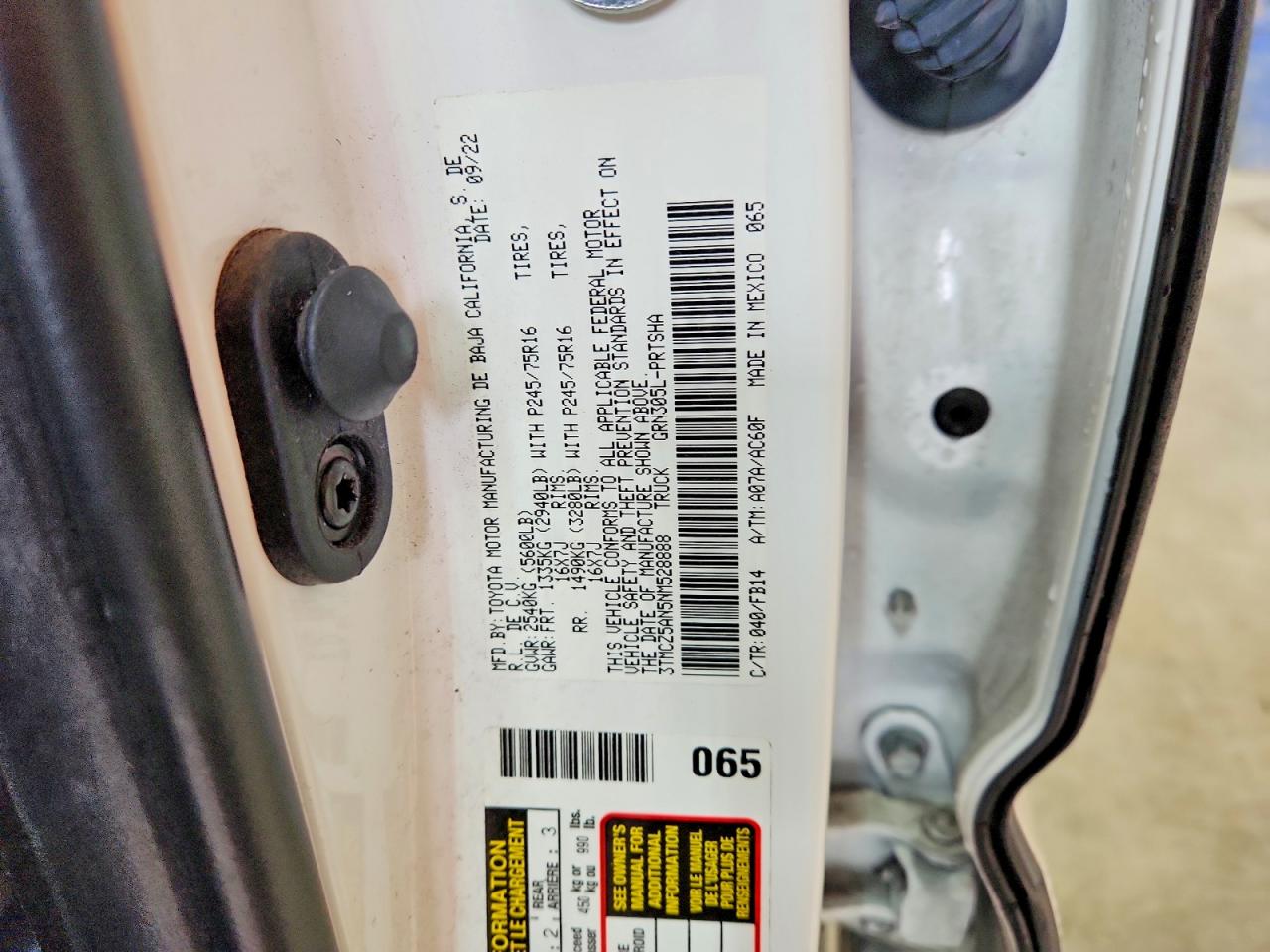2022 TOYOTA TACOMA SR V6 photo 23