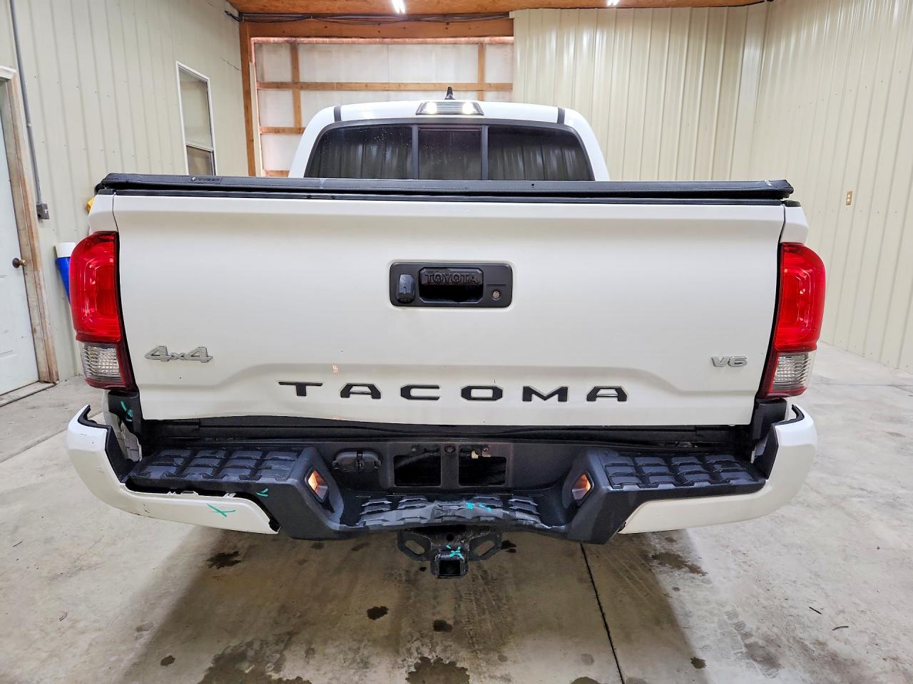 2022 TOYOTA TACOMA SR V6 photo 11