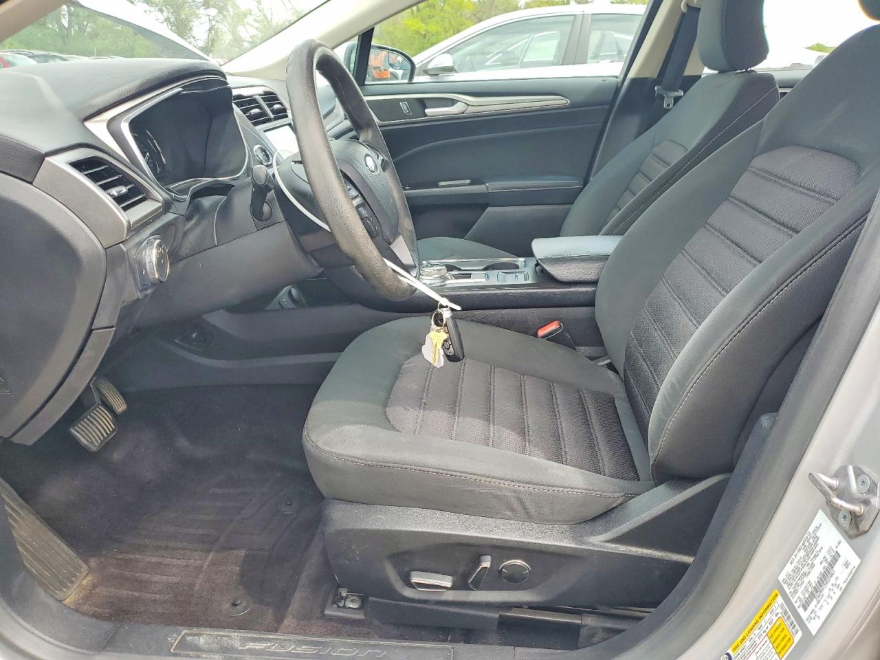 2017 FORD FUSION SE photo 19