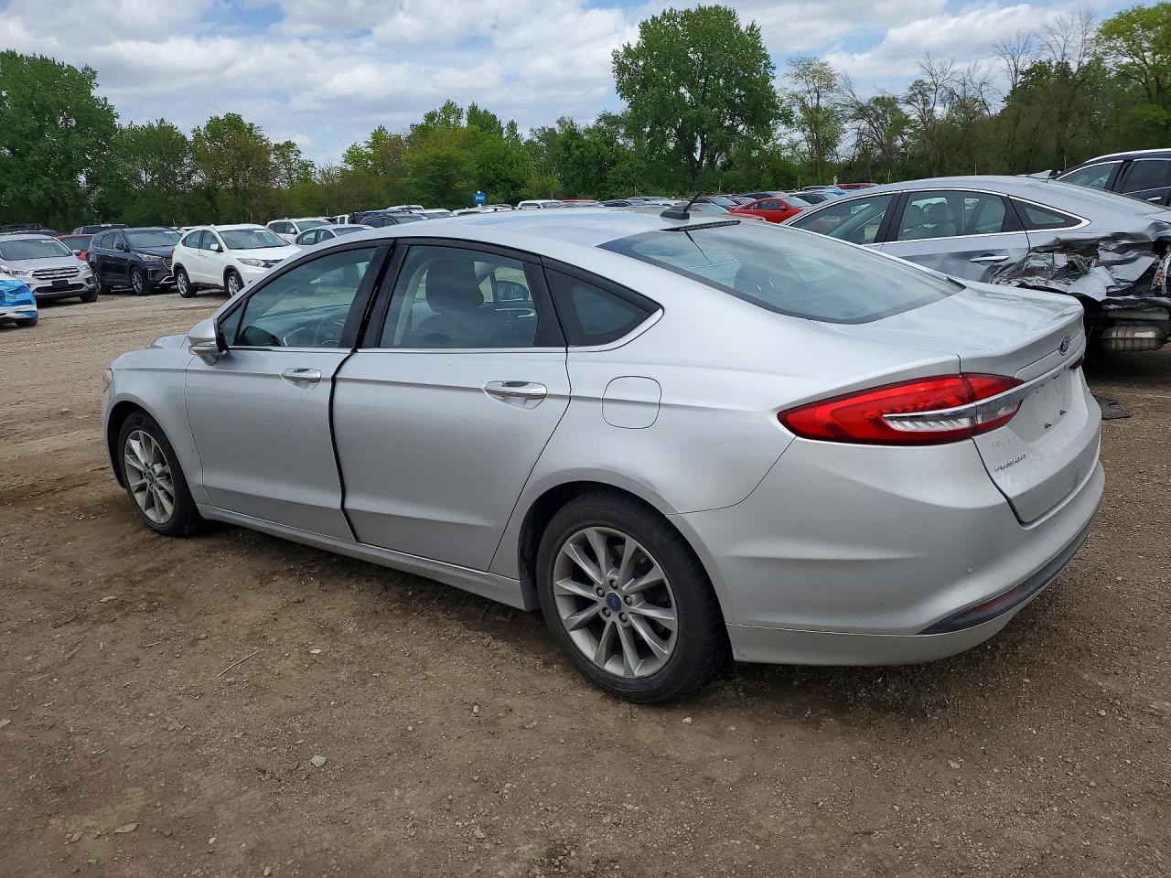 2017 FORD FUSION SE photo 4