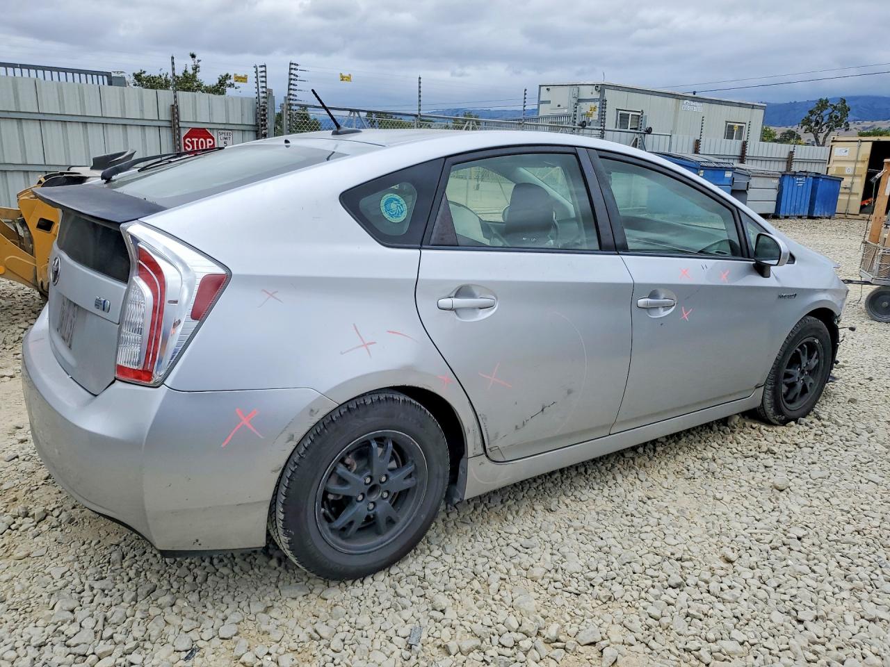 2014 TOYOTA PRIUS FOUR photo 7