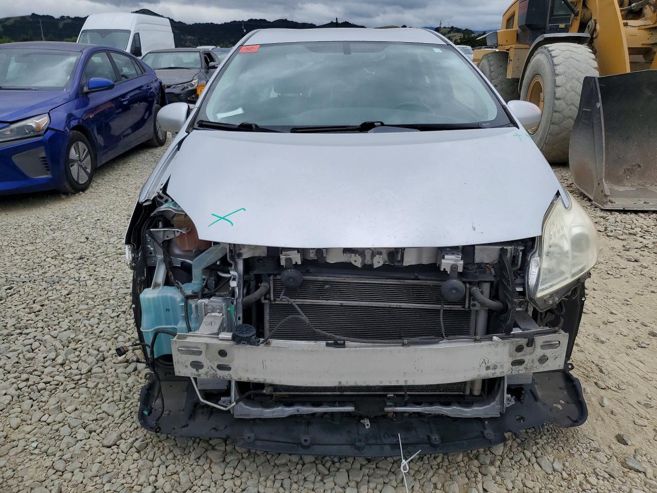 2014 TOYOTA PRIUS FOUR photo 13