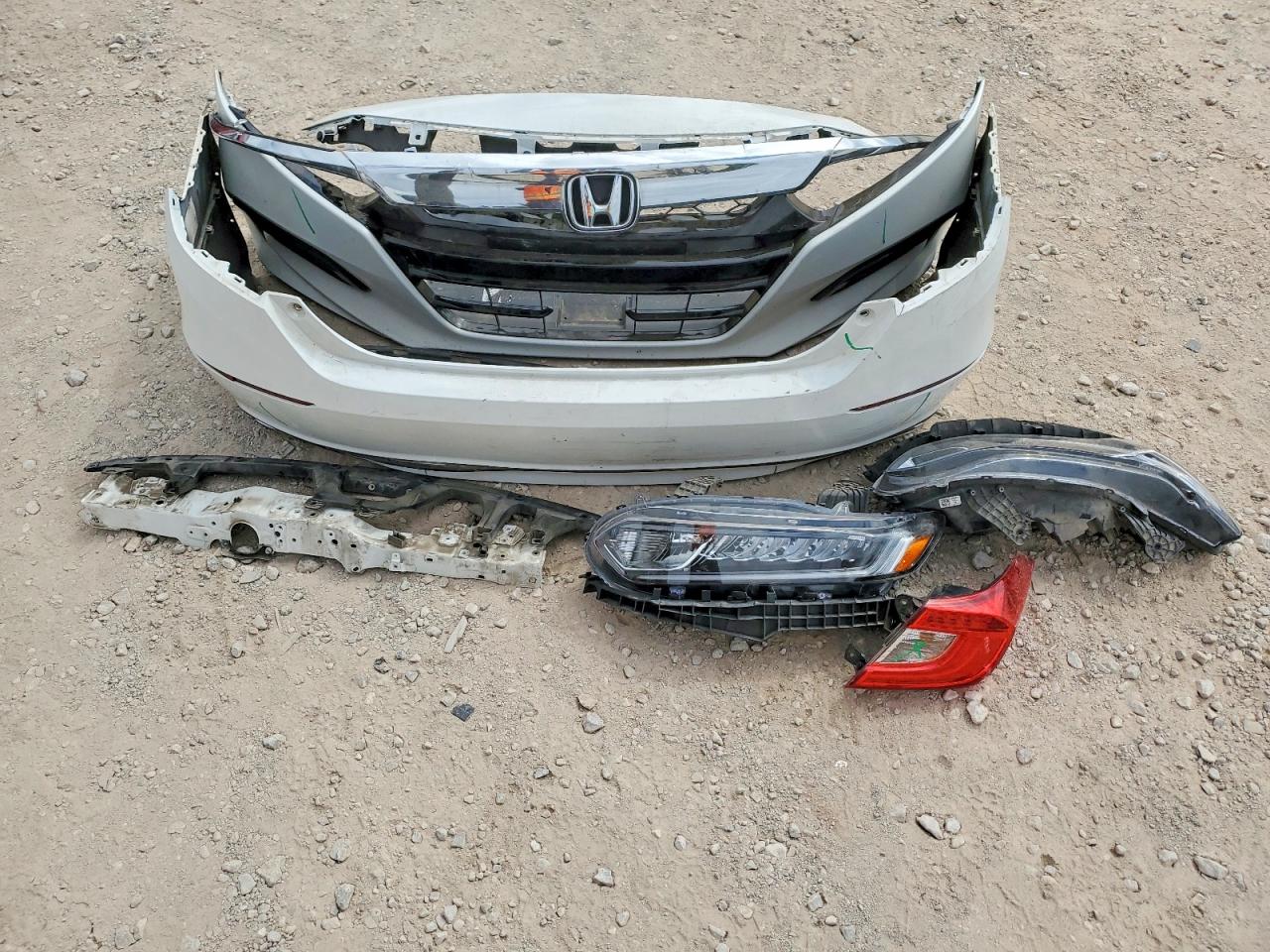 2018 HONDA ACCORD EX photo 23