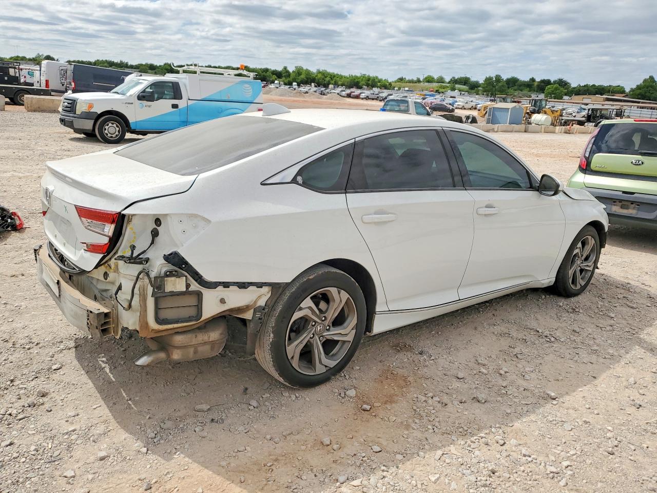 2018 HONDA ACCORD EX photo 5