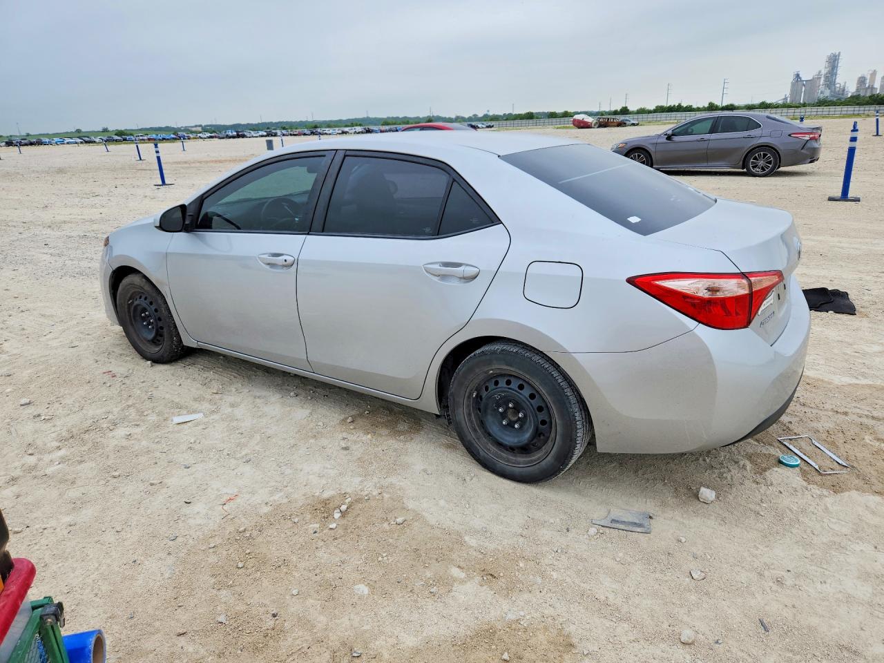 2018 TOYOTA COROLLA LE photo 3