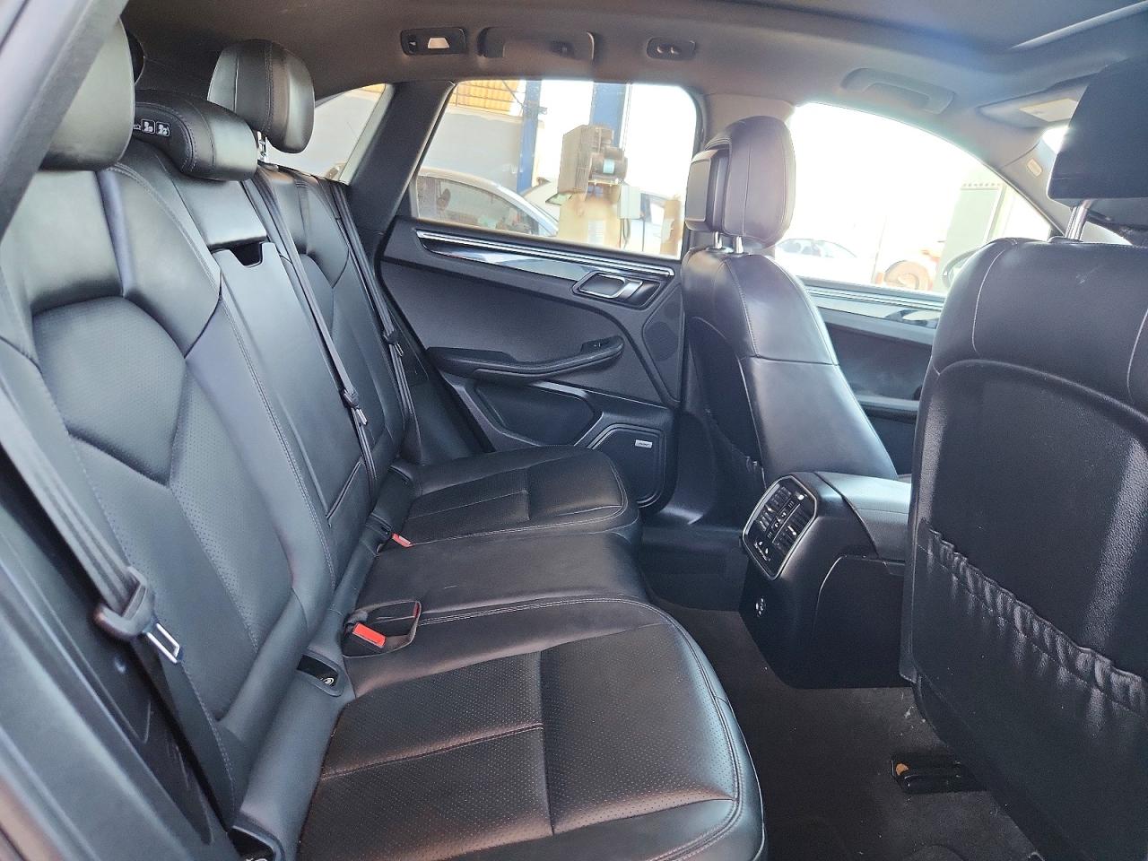 2018 PORSCHE MACAN S photo 19