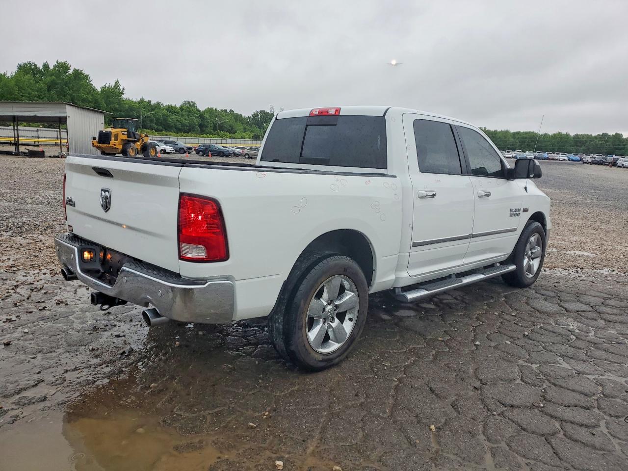 2016 RAM 1500 SLT photo 5