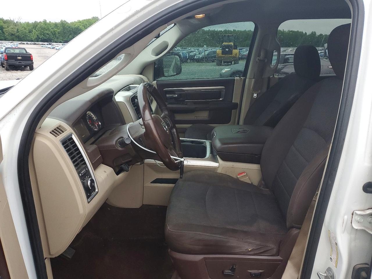 2016 RAM 1500 SLT photo 13