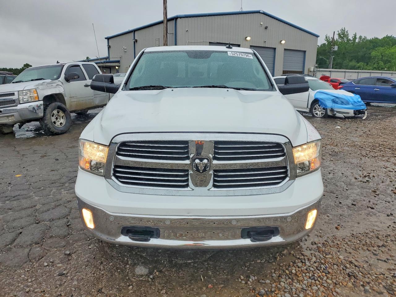 2016 RAM 1500 SLT photo 9