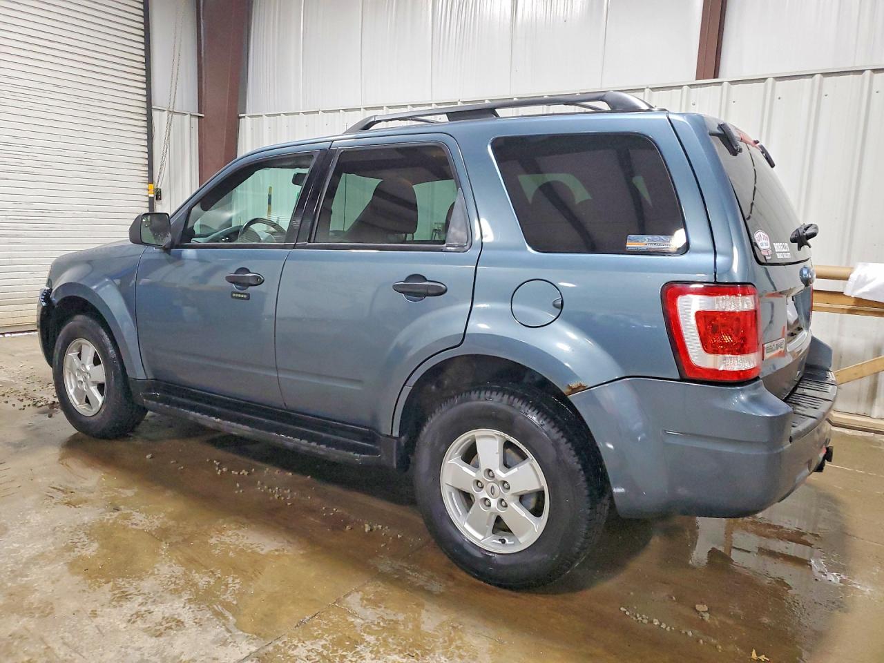 2010 FORD ESCAPE XLT photo 3