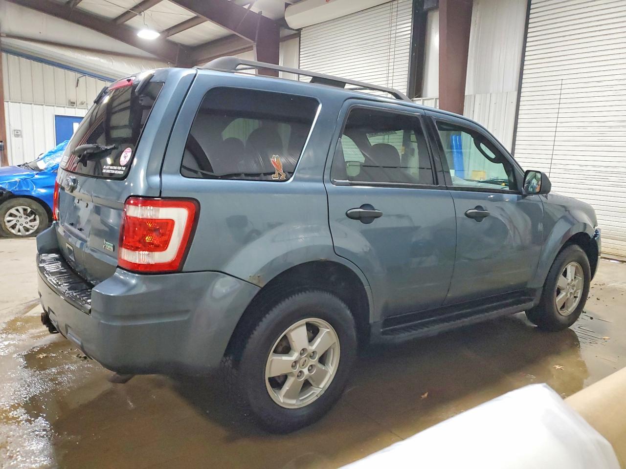 2010 FORD ESCAPE XLT photo 5
