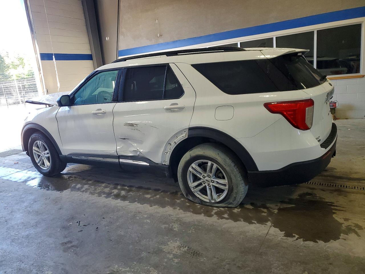 2021 FORD EXPLORER XLT photo 4