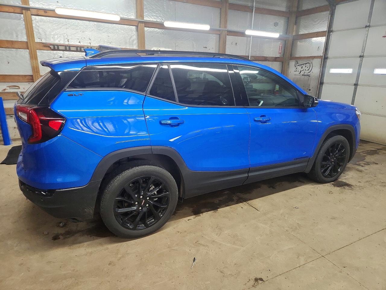 2024 GMC TERRAIN SLT photo 5