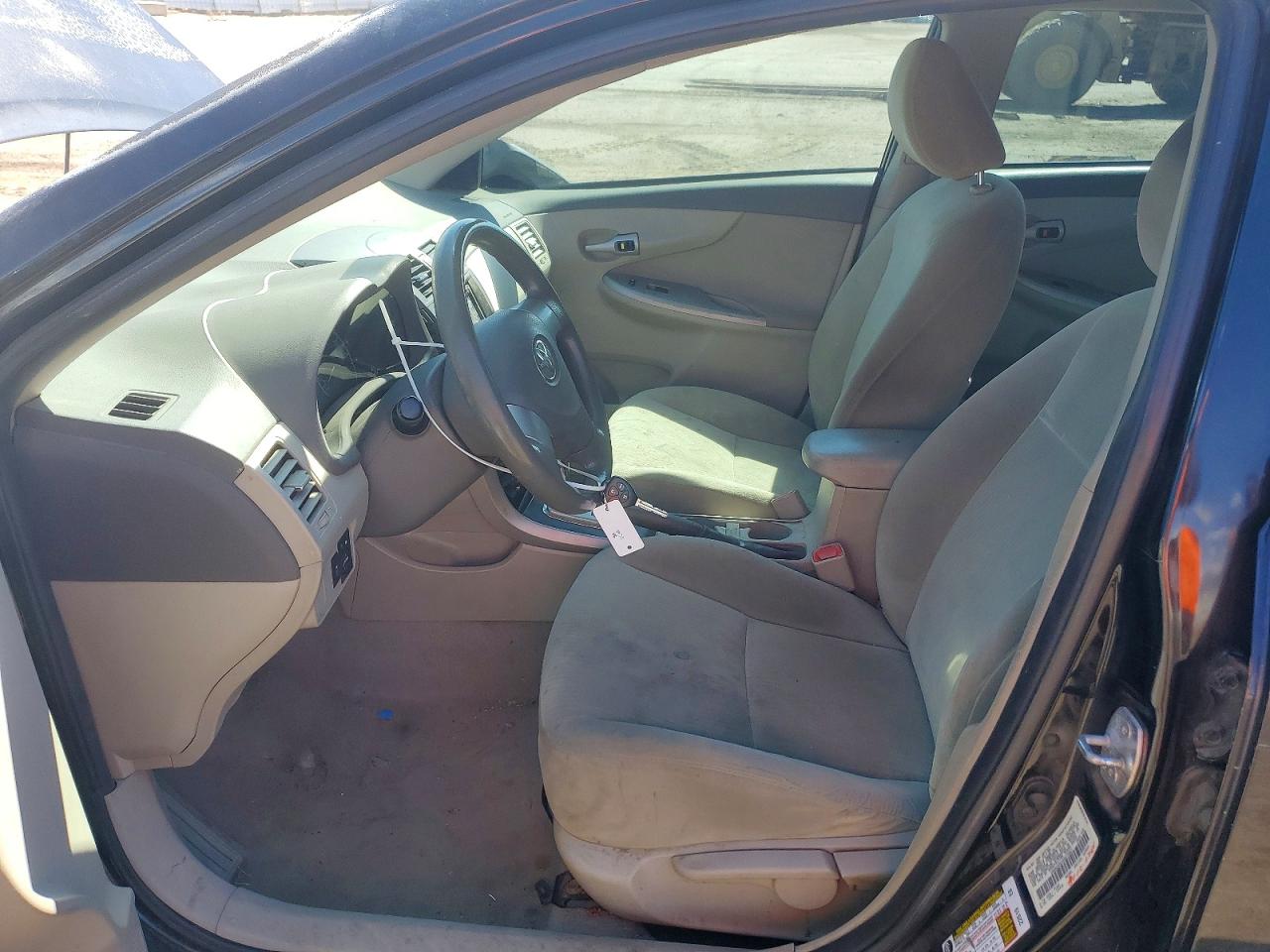 2010 TOYOTA COROLLA LE photo 19