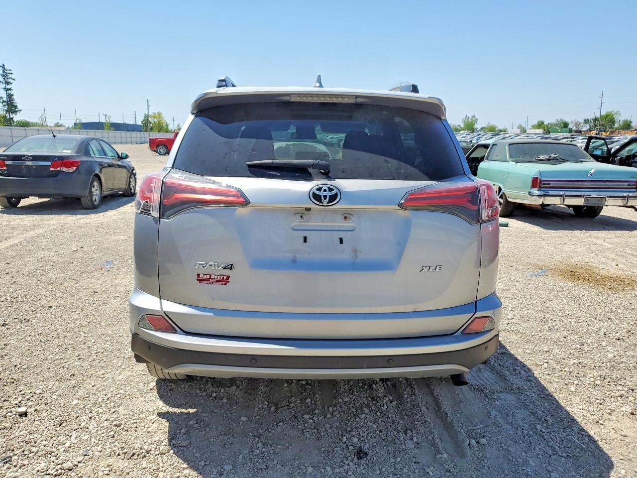2017 TOYOTA RAV4 XLE photo 16
