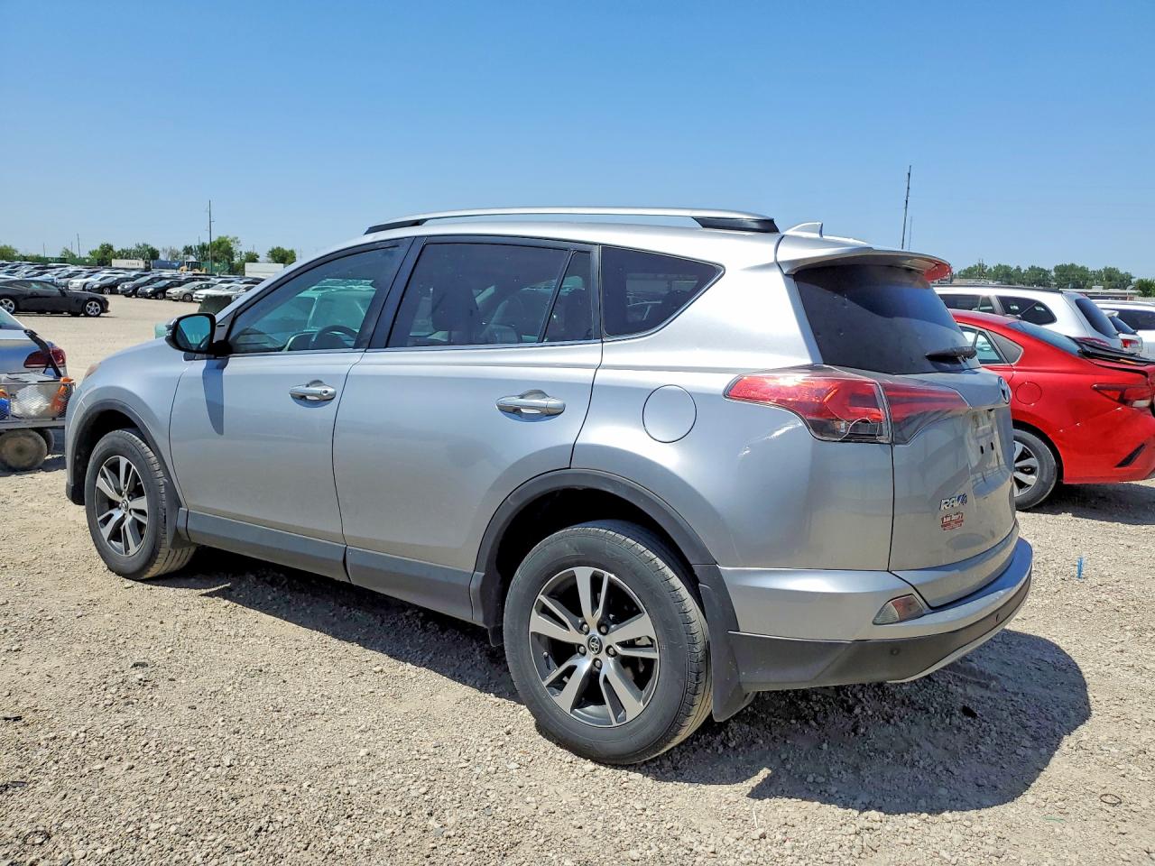 2017 TOYOTA RAV4 XLE photo 4