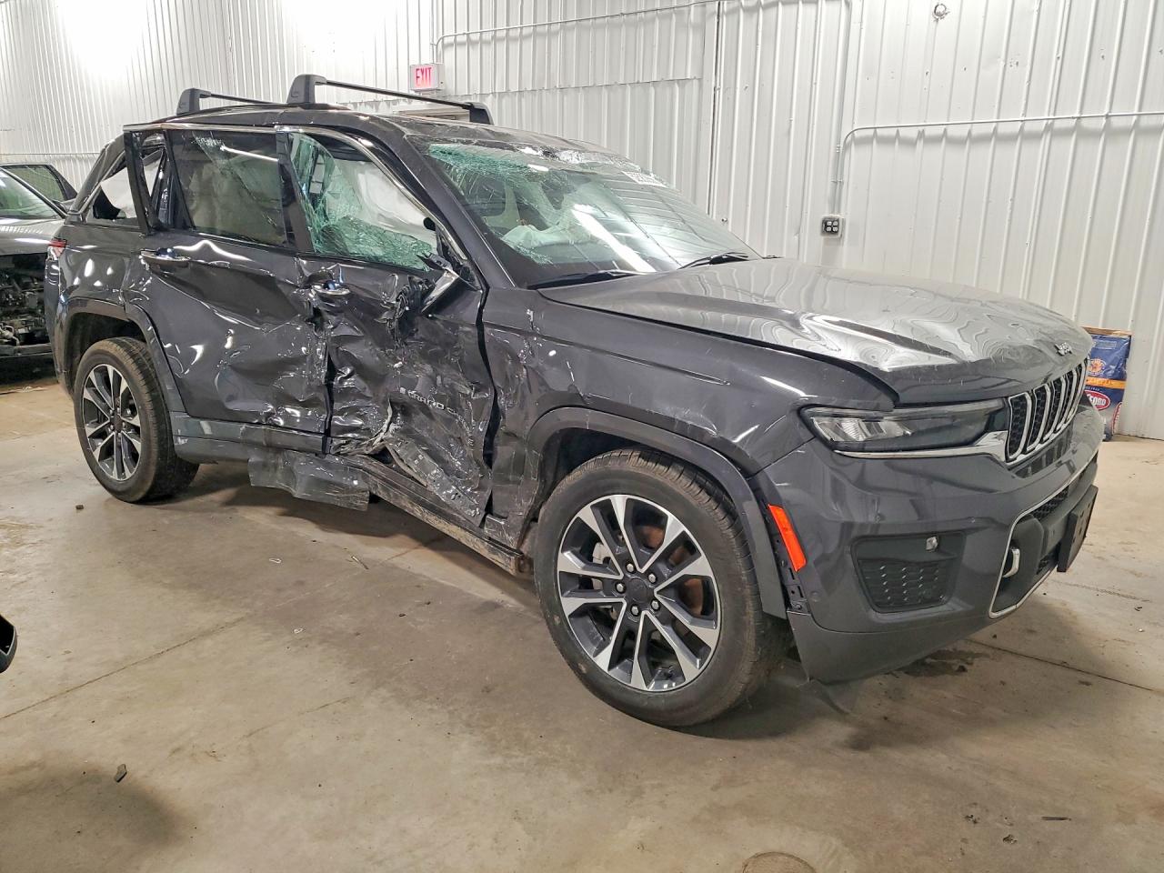 2023 JEEP GRAND CHEROKEE OVERLAND photo 7