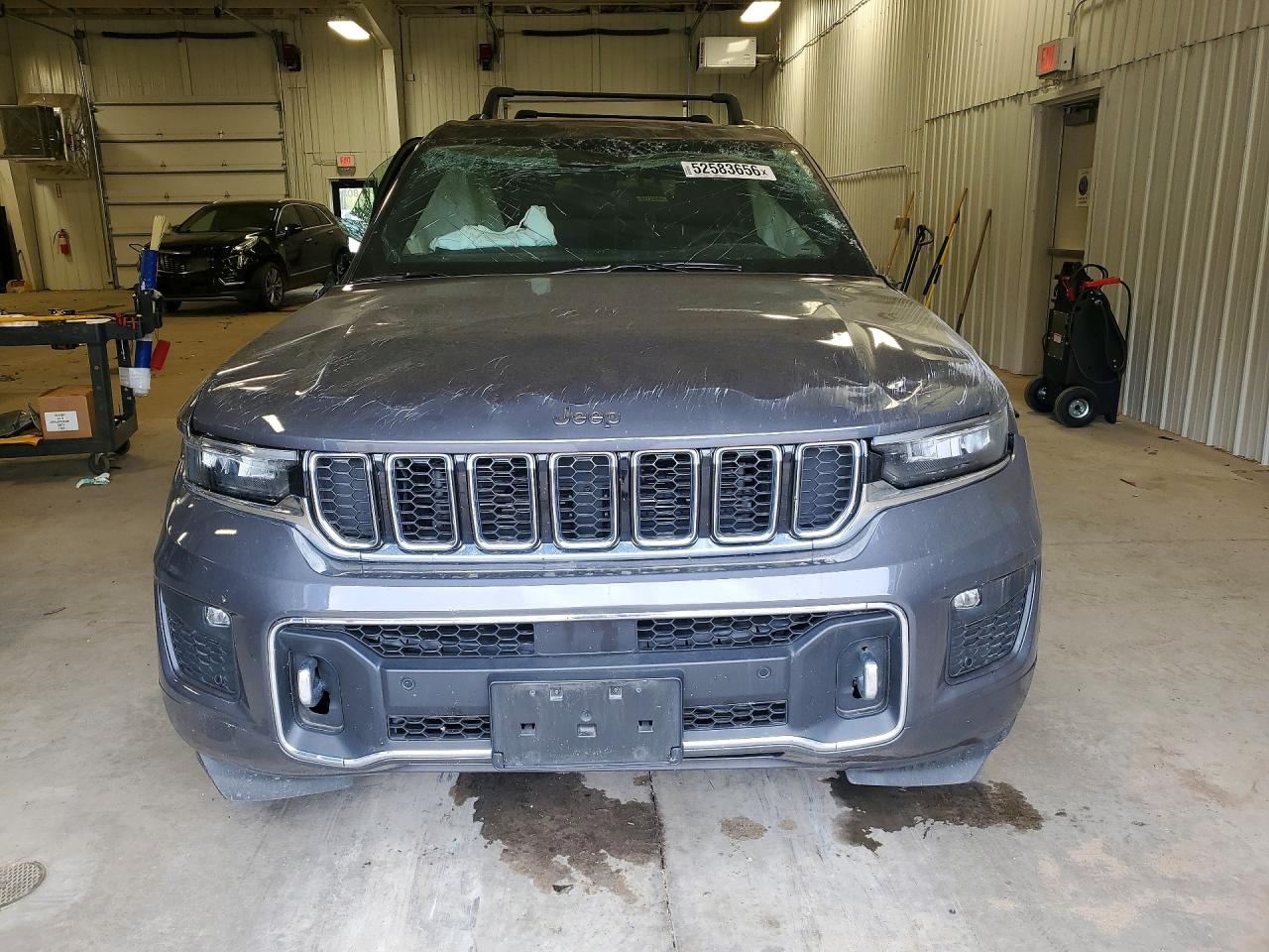 2023 JEEP GRAND CHEROKEE OVERLAND photo 9