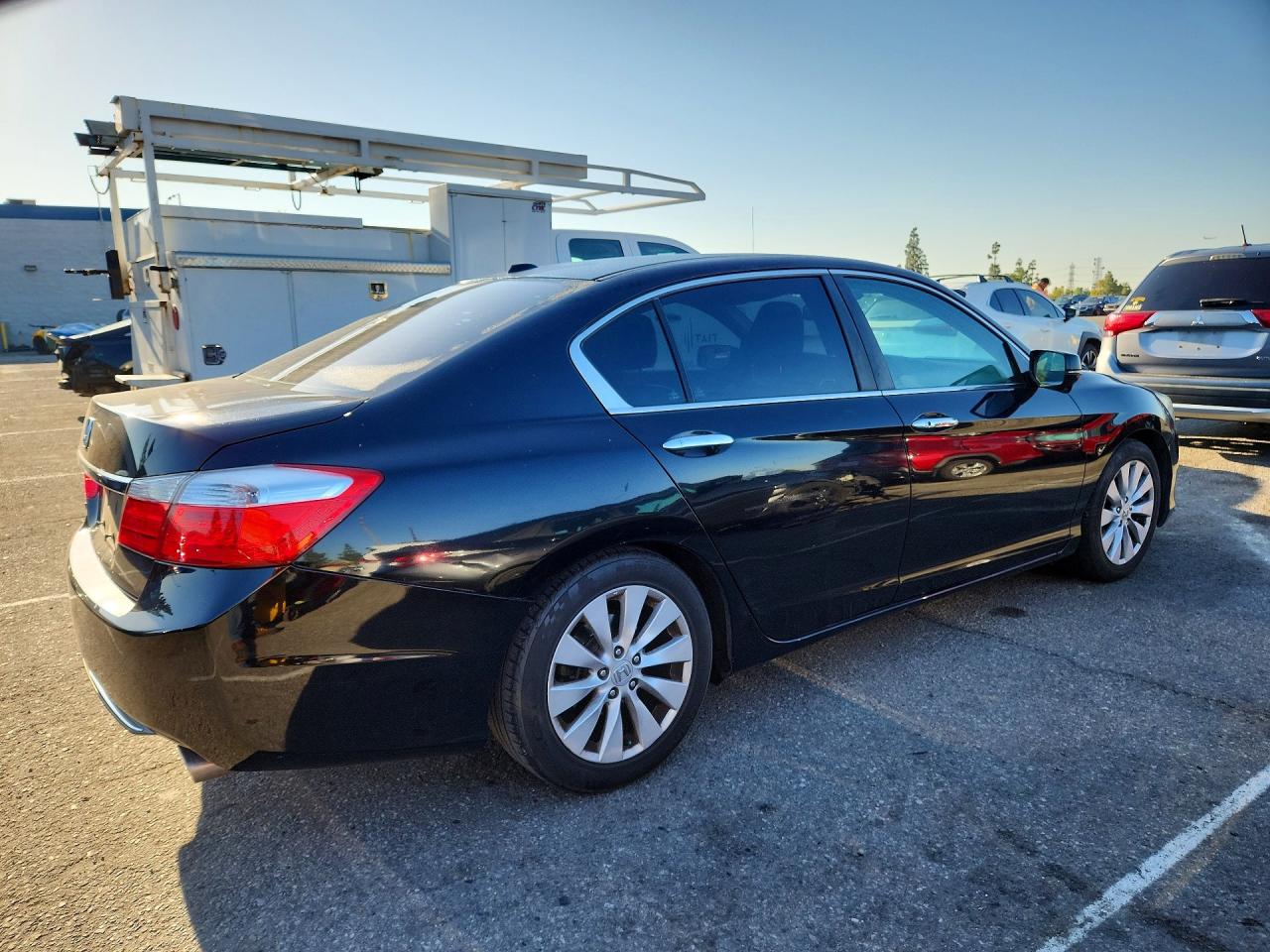 2014 HONDA ACCORD photo 5
