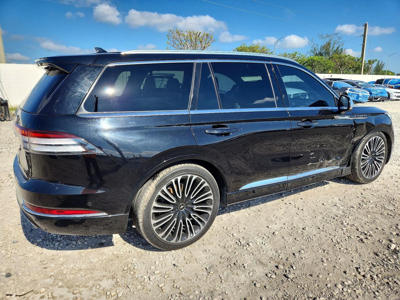 2021 LINCOLN AVIATOR BLACK LABEL photo 3