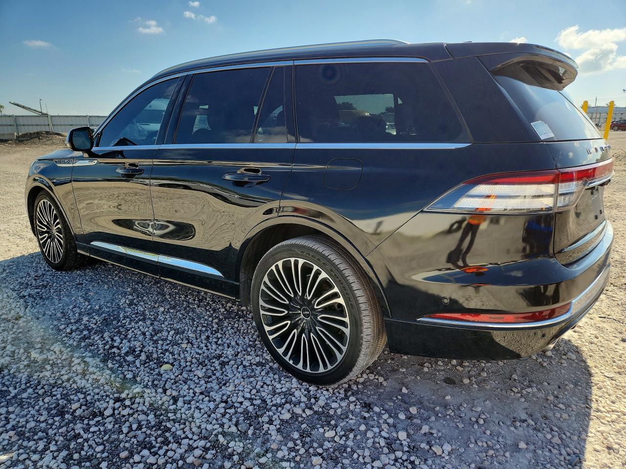 2021 LINCOLN AVIATOR BLACK LABEL photo 2