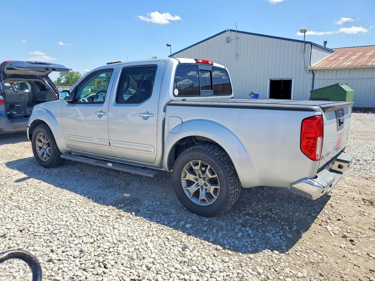 2019 NISSAN FRONTIER SL photo 4