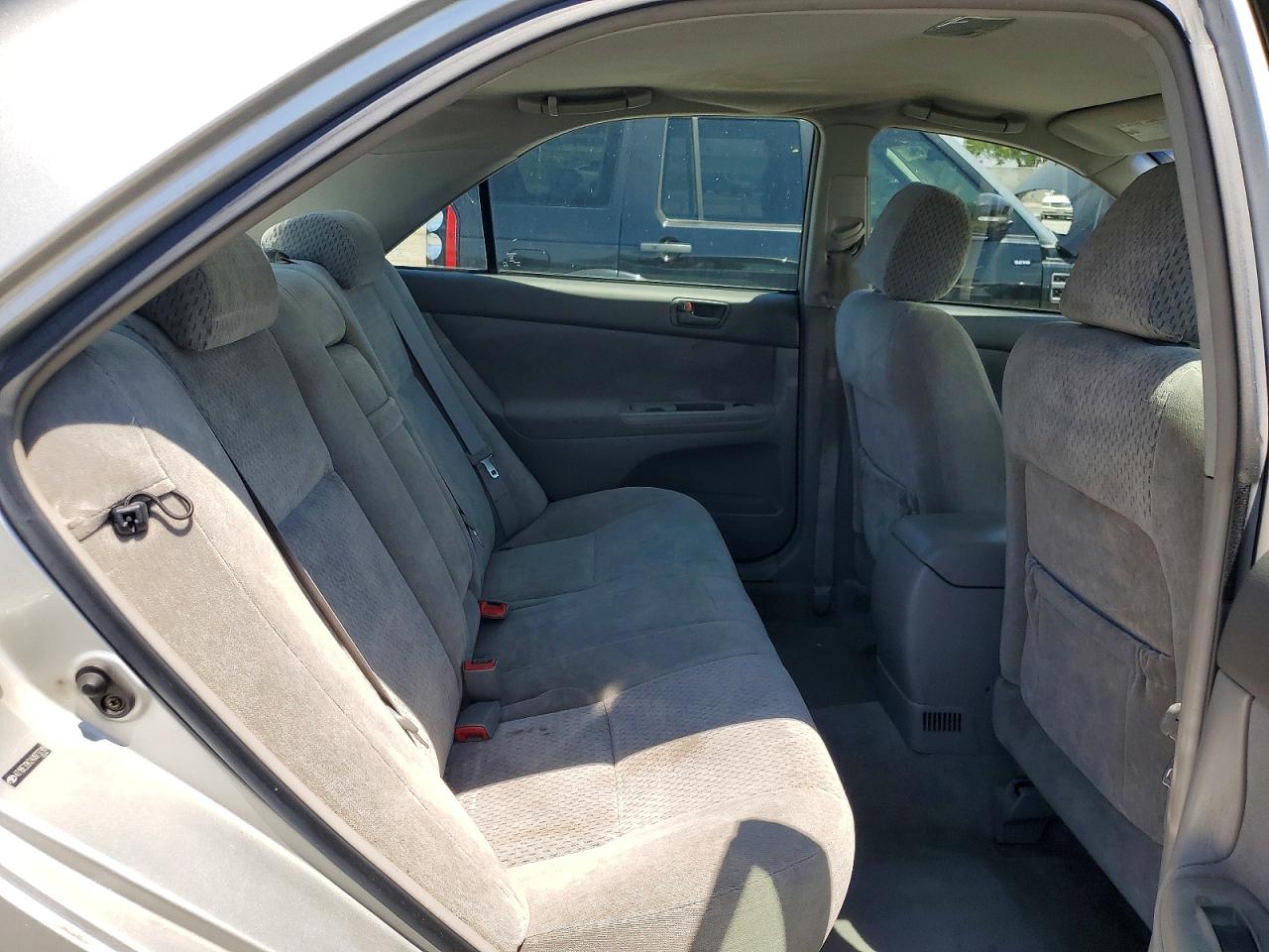 2004 TOYOTA CAMRY LE photo 28