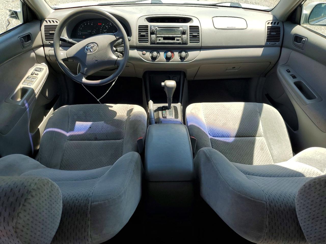 2004 TOYOTA CAMRY LE photo 22