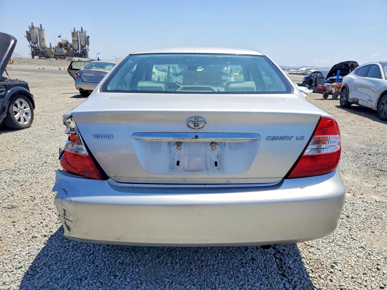 2004 TOYOTA CAMRY LE photo 16