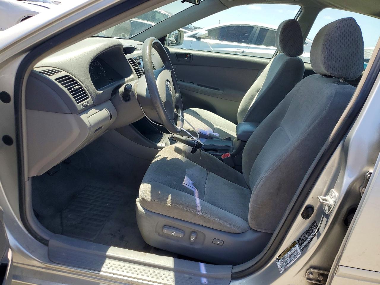 2004 TOYOTA CAMRY LE photo 19