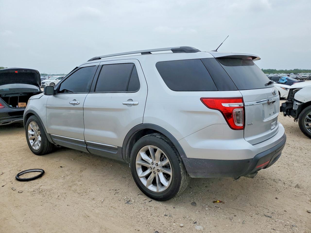 2014 FORD EXPLORER XLT photo 4
