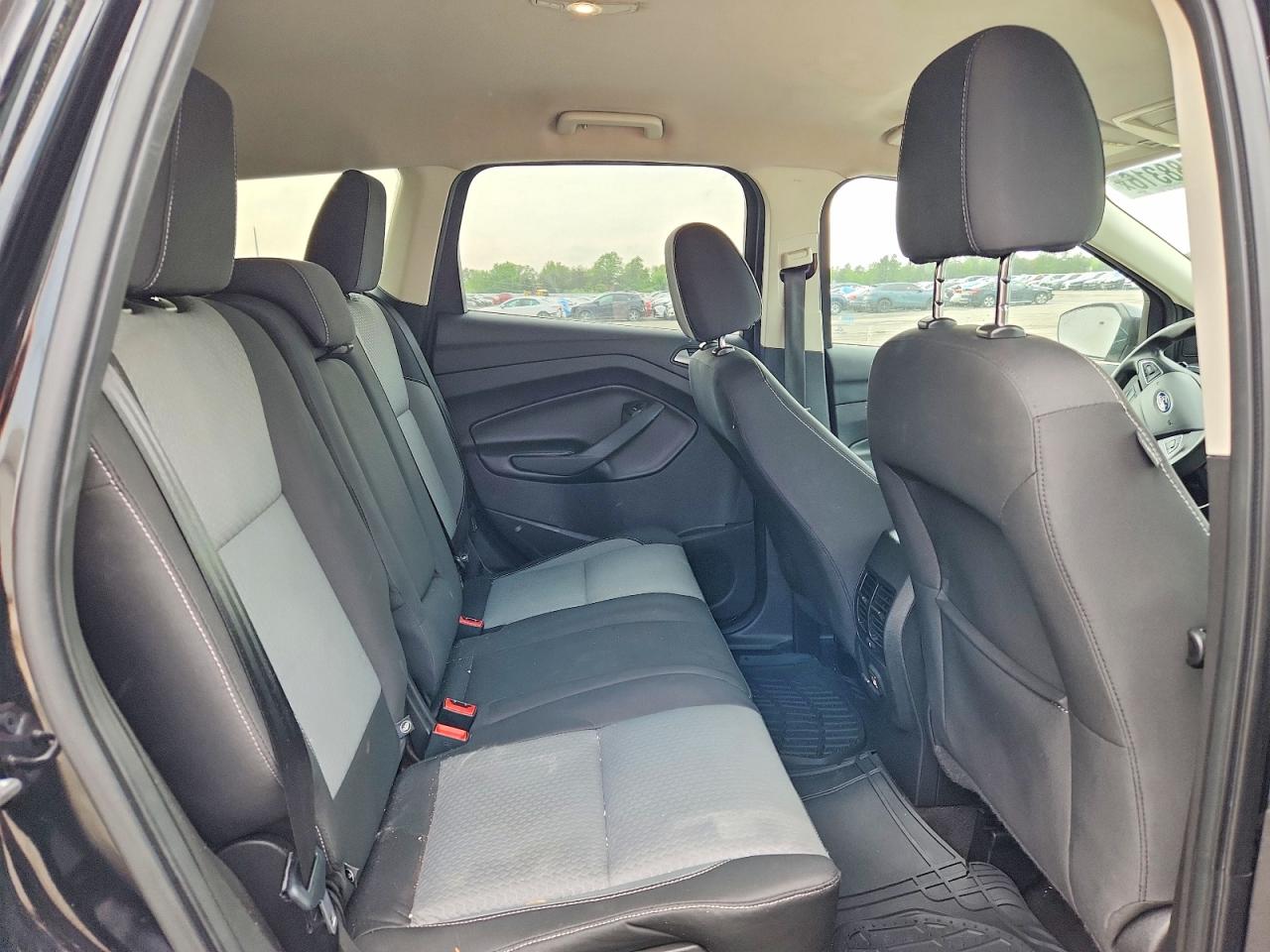 2017 FORD ESCAPE SE photo 21