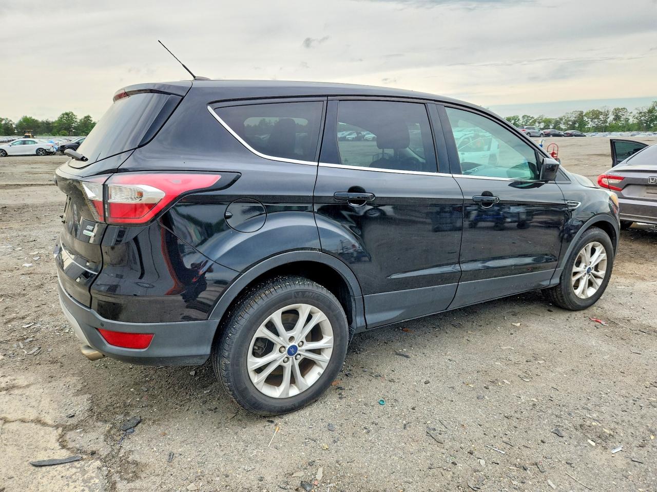 2017 FORD ESCAPE SE photo 5