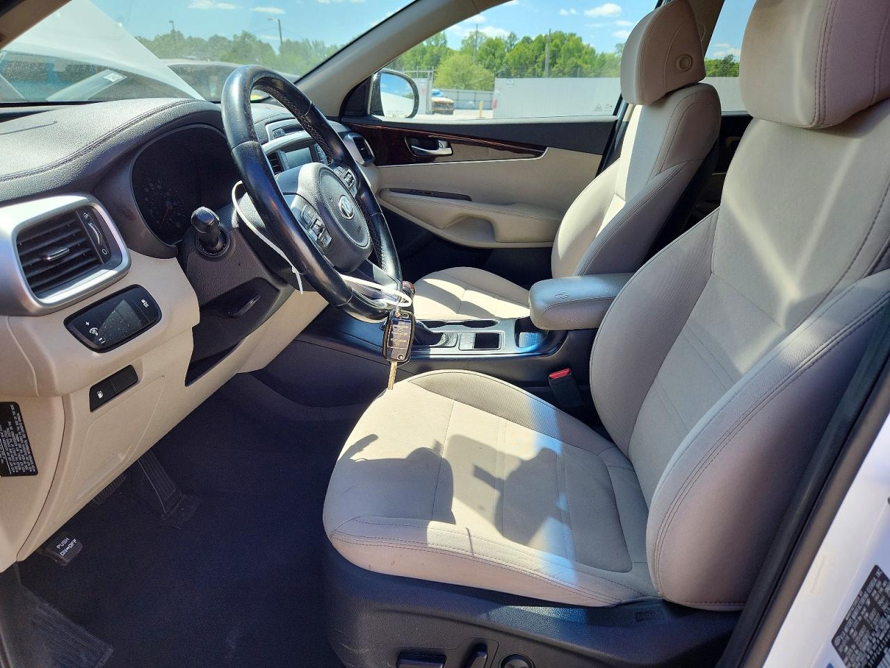 2017 KIA SORENTO LX photo 19