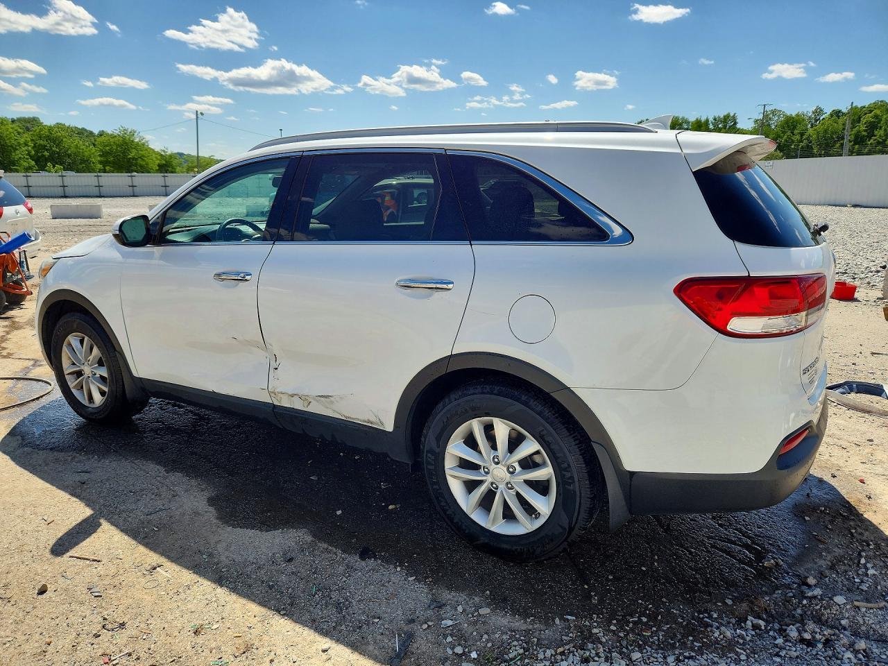 2017 KIA SORENTO LX photo 4