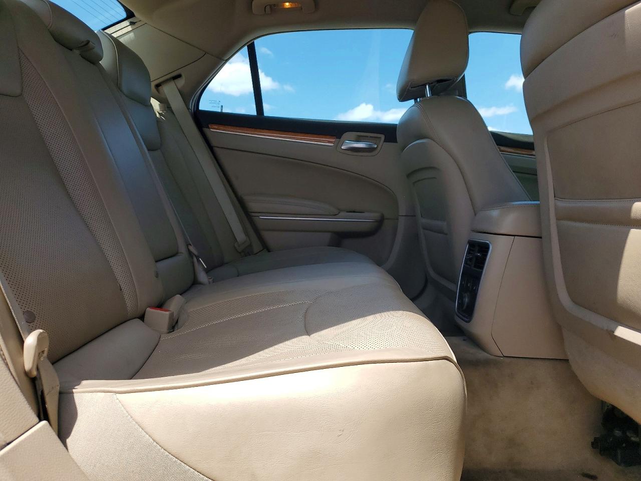 2014 CHRYSLER 300 photo 28