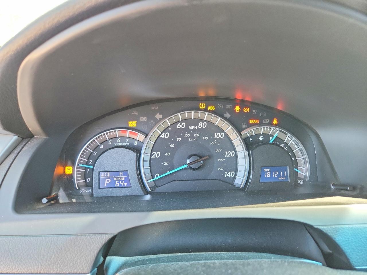 2014 TOYOTA CAMRY SE photo 17