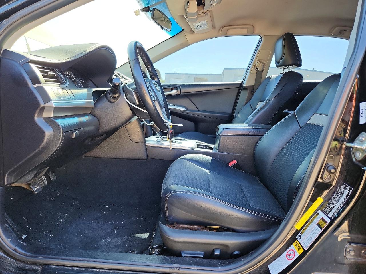 2014 TOYOTA CAMRY SE photo 13