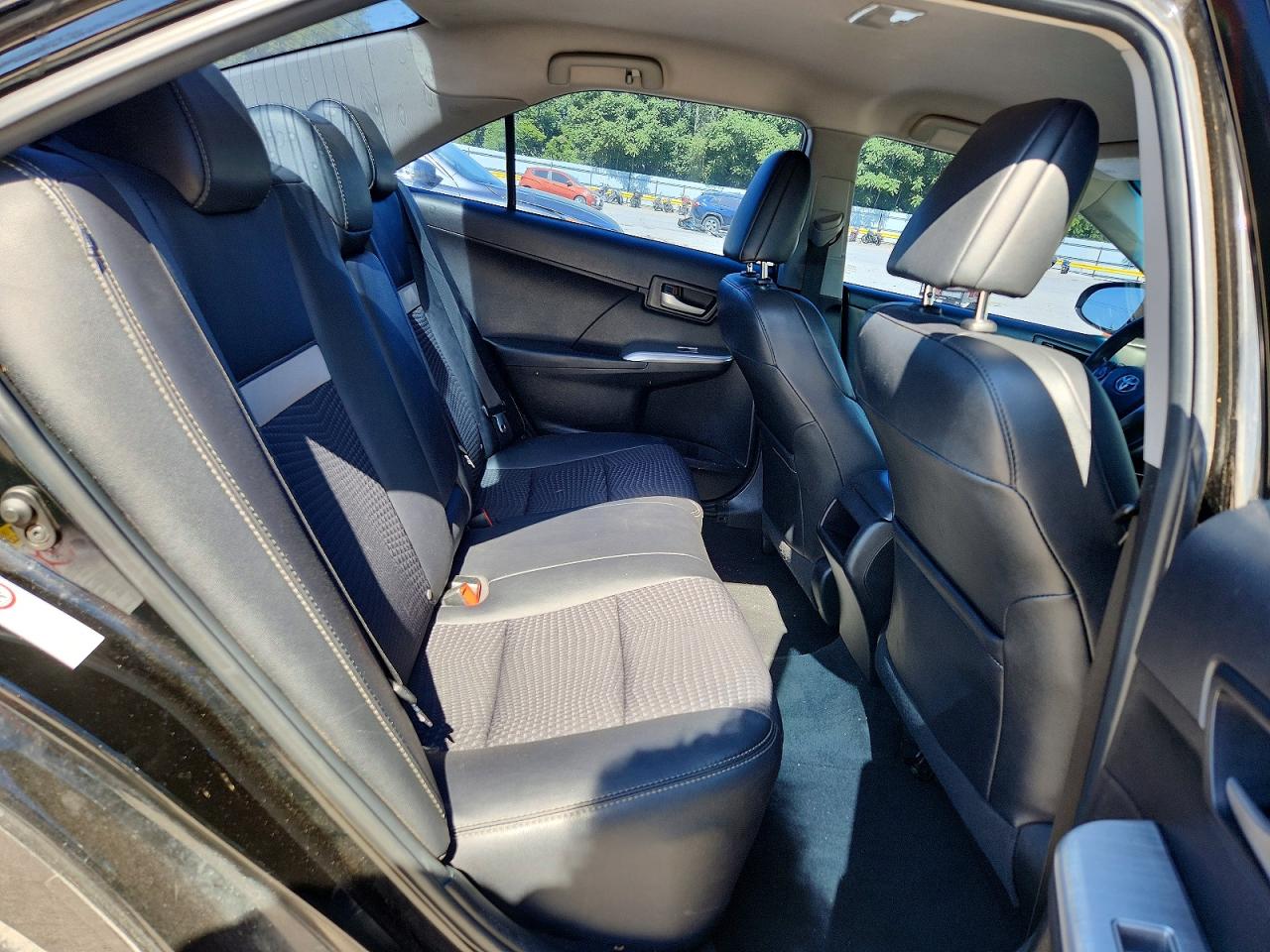 2014 TOYOTA CAMRY SE photo 19