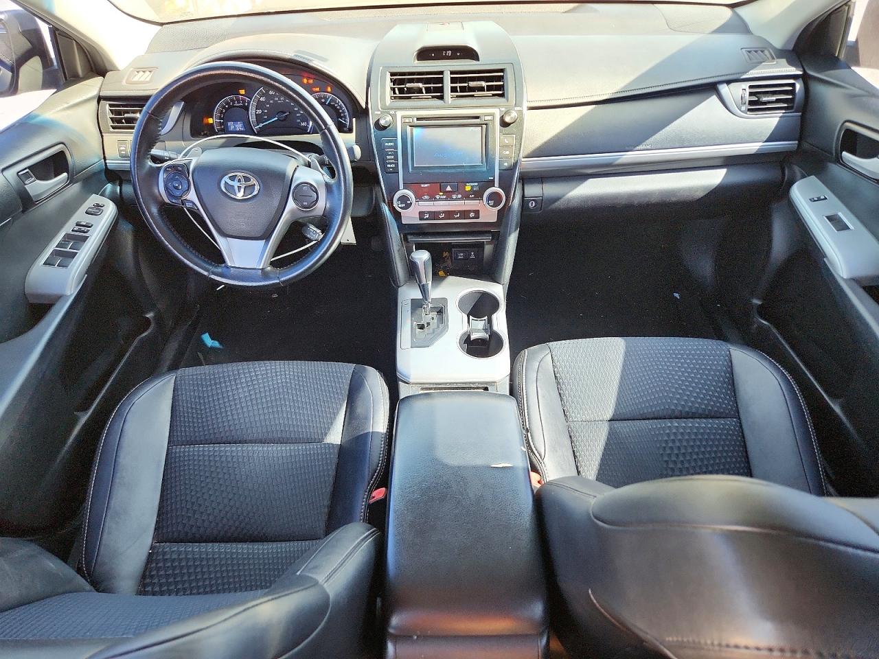 2014 TOYOTA CAMRY SE photo 15