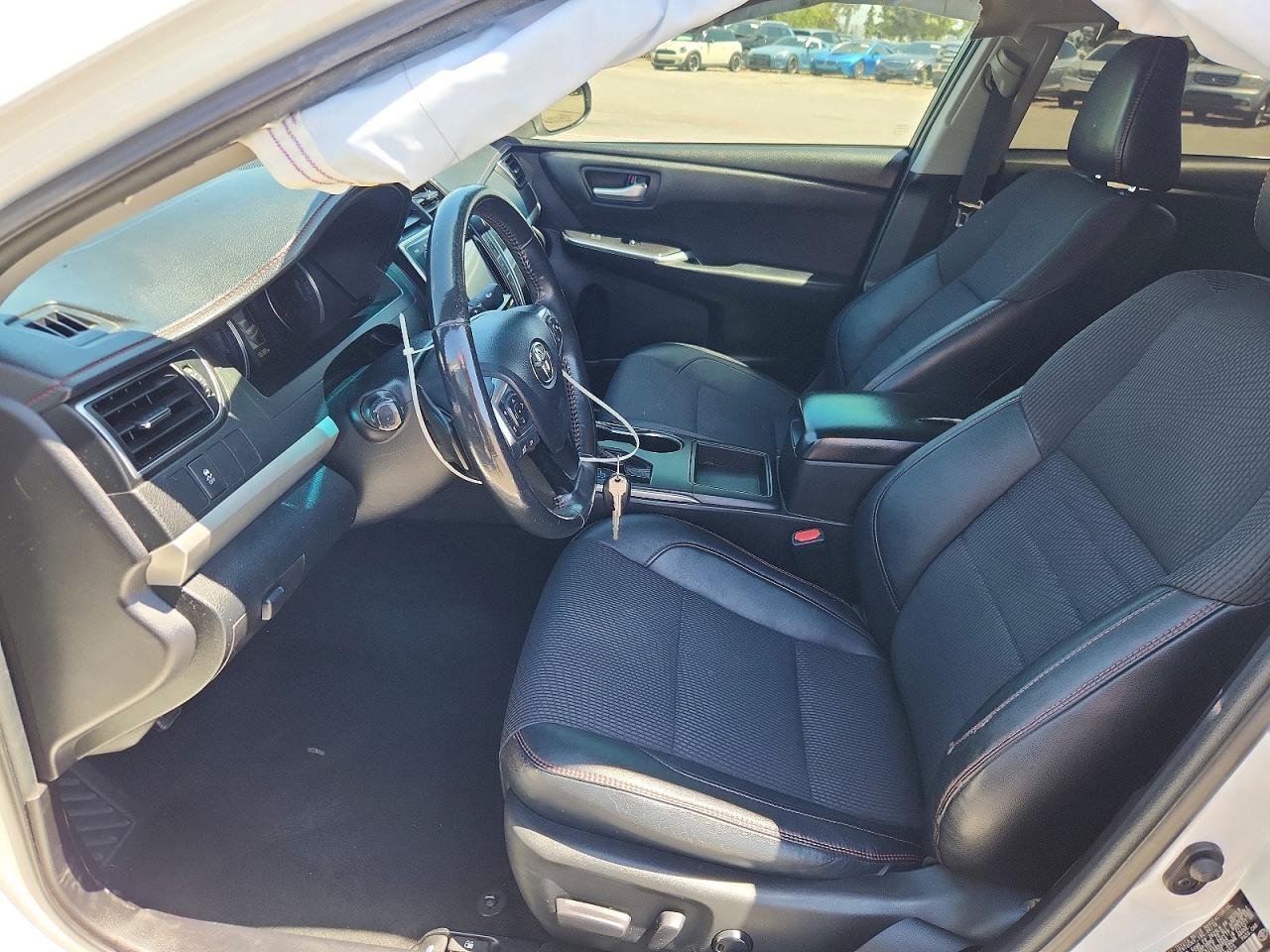 2017 TOYOTA CAMRY SE photo 13