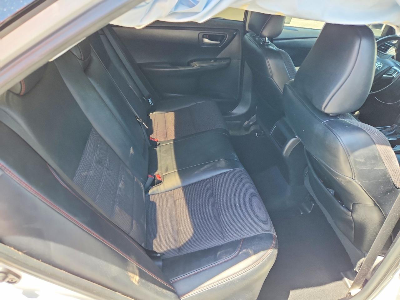 2017 TOYOTA CAMRY SE photo 19