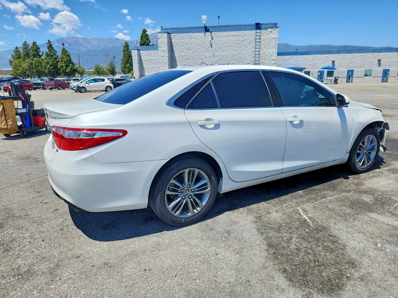 2017 TOYOTA CAMRY SE photo 5