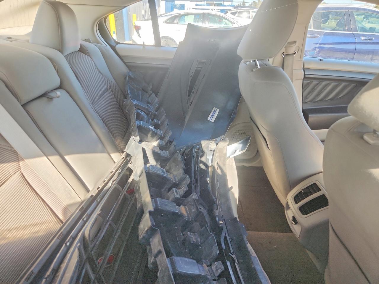 2010 FORD TAURUS SEL photo 28