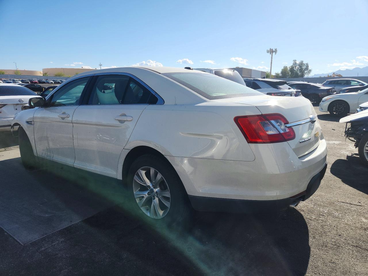 2010 FORD TAURUS SEL photo 4