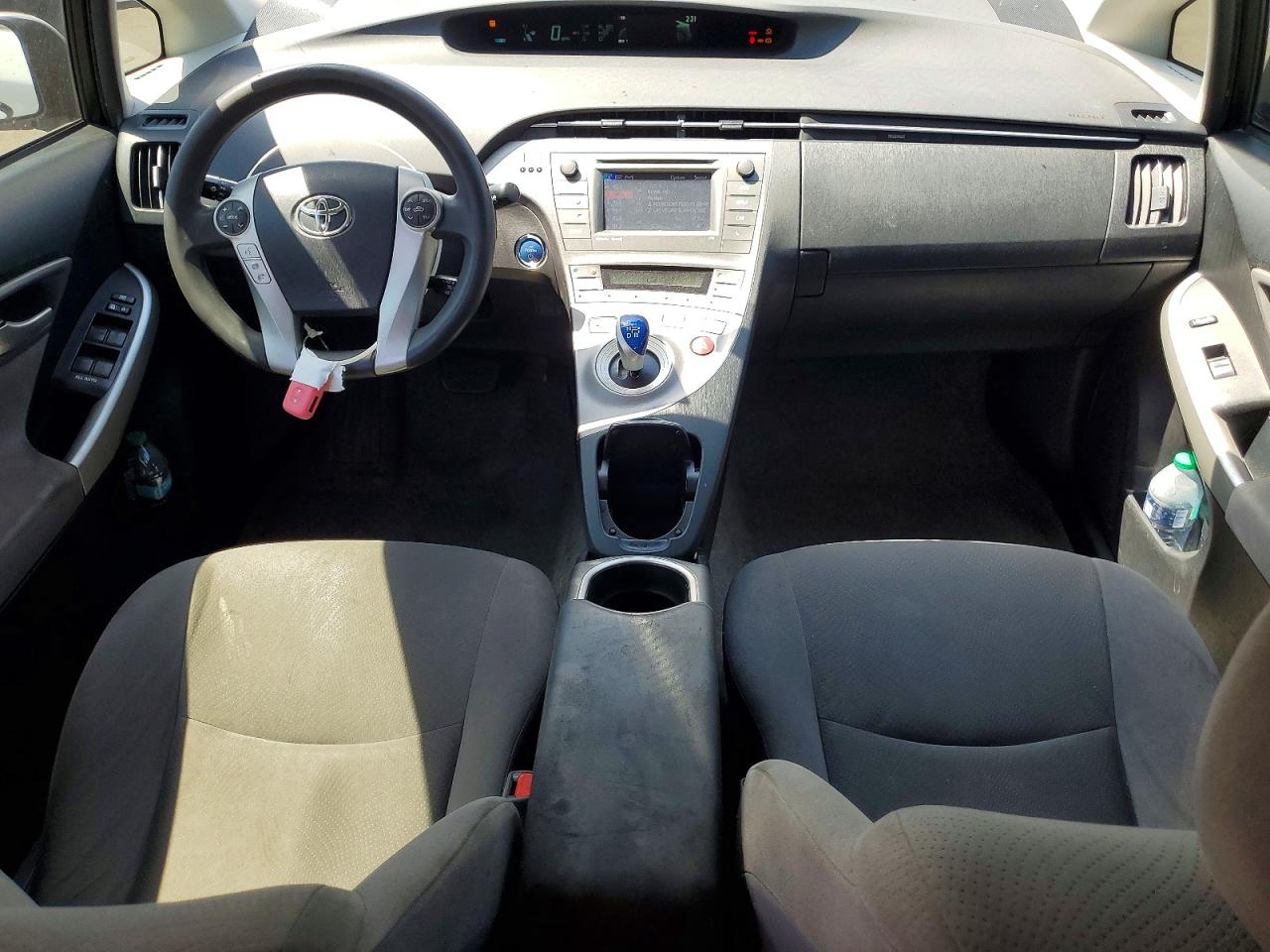 2015 TOYOTA PRIUS THREE photo 15